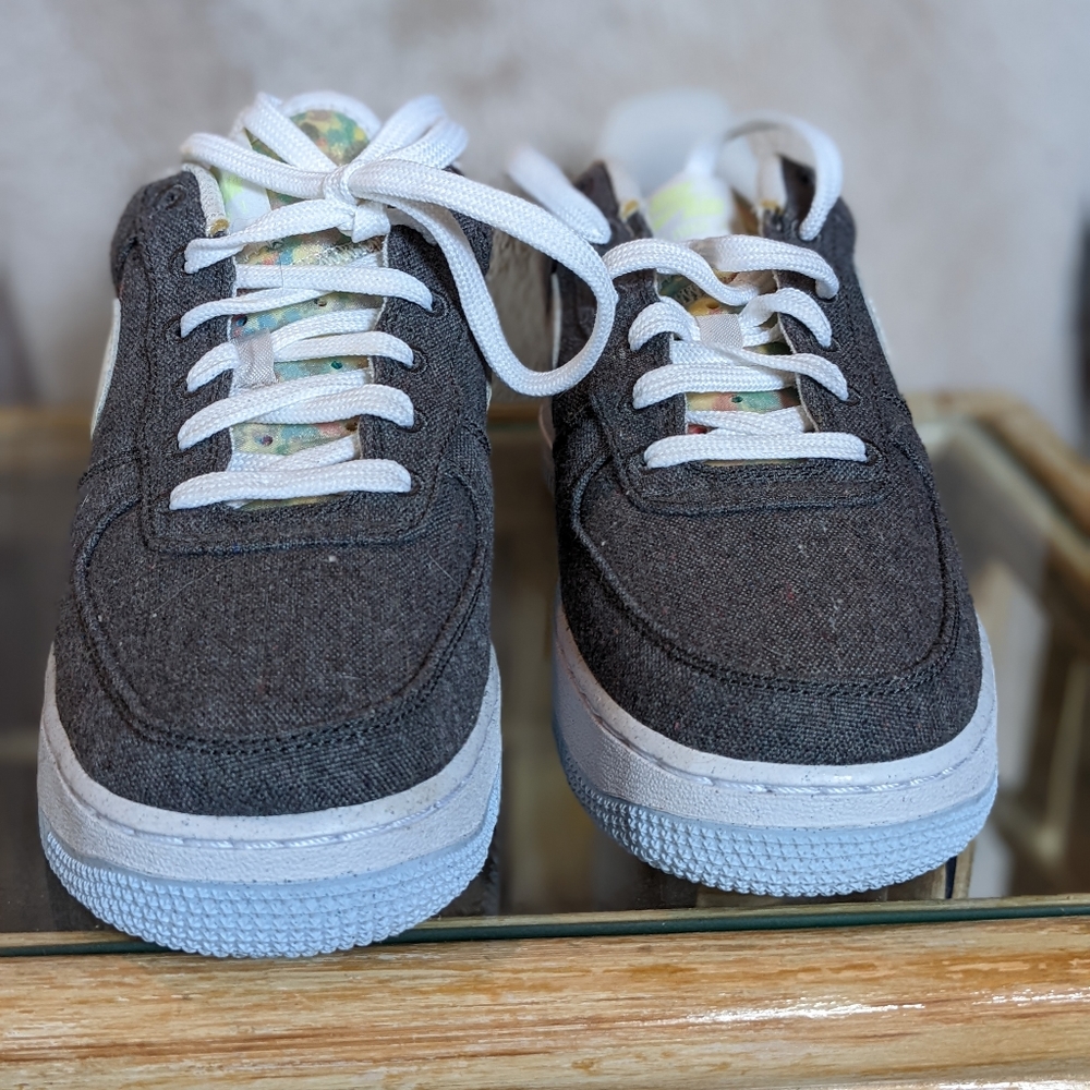 *NEVER USED* Nike Air force One's Recycled Canvas